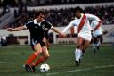 Scotland’s Joe Jordan beats Peru’s Toribio Diaz in the 1978 World Cup – back when we used to qualify
