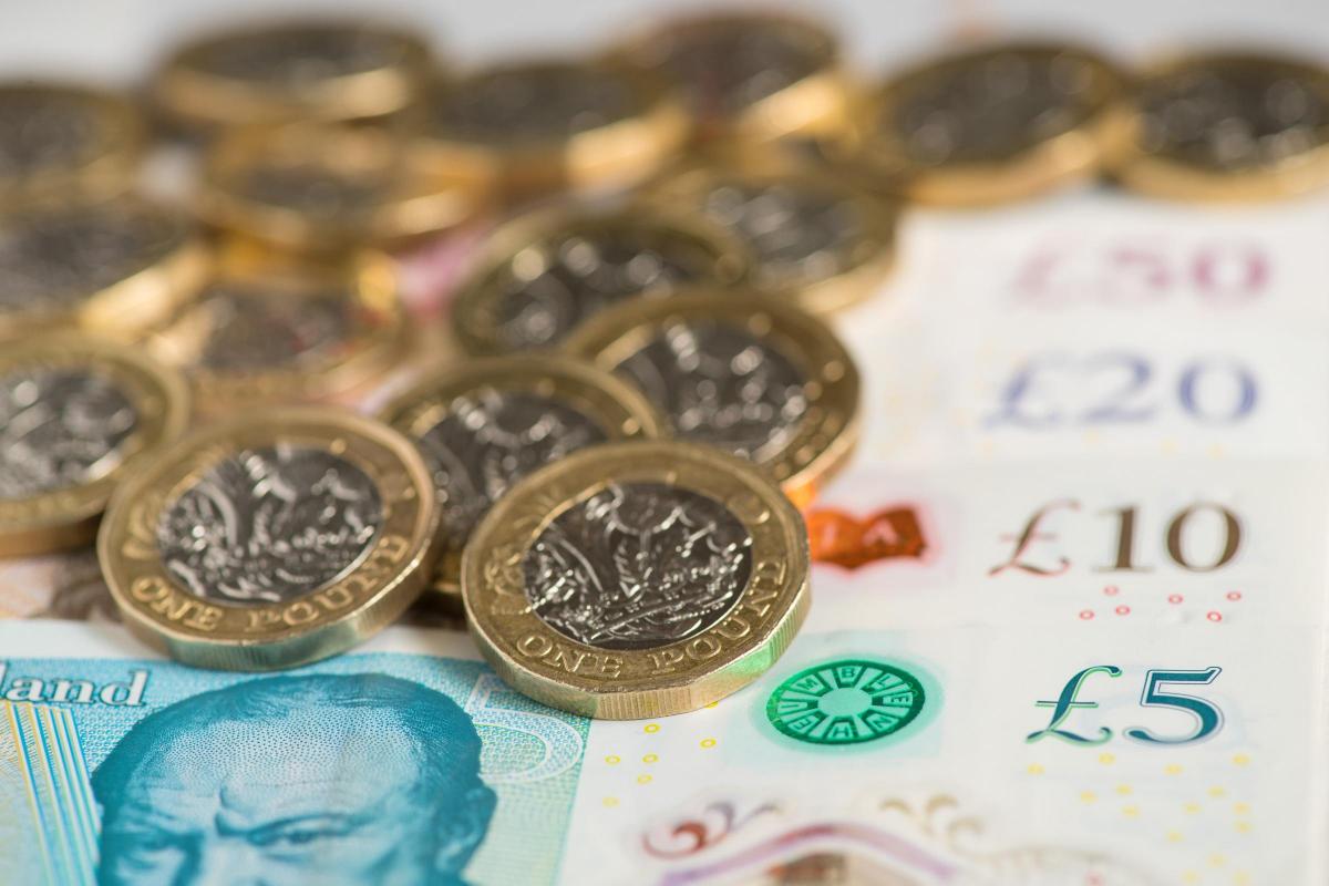 TUC pētījumi liecina, ka Apvienotās Karalistes strādnieki kopš 2007. gada ir palaiduši garām algu pieaugumu par 4000 mārciņu