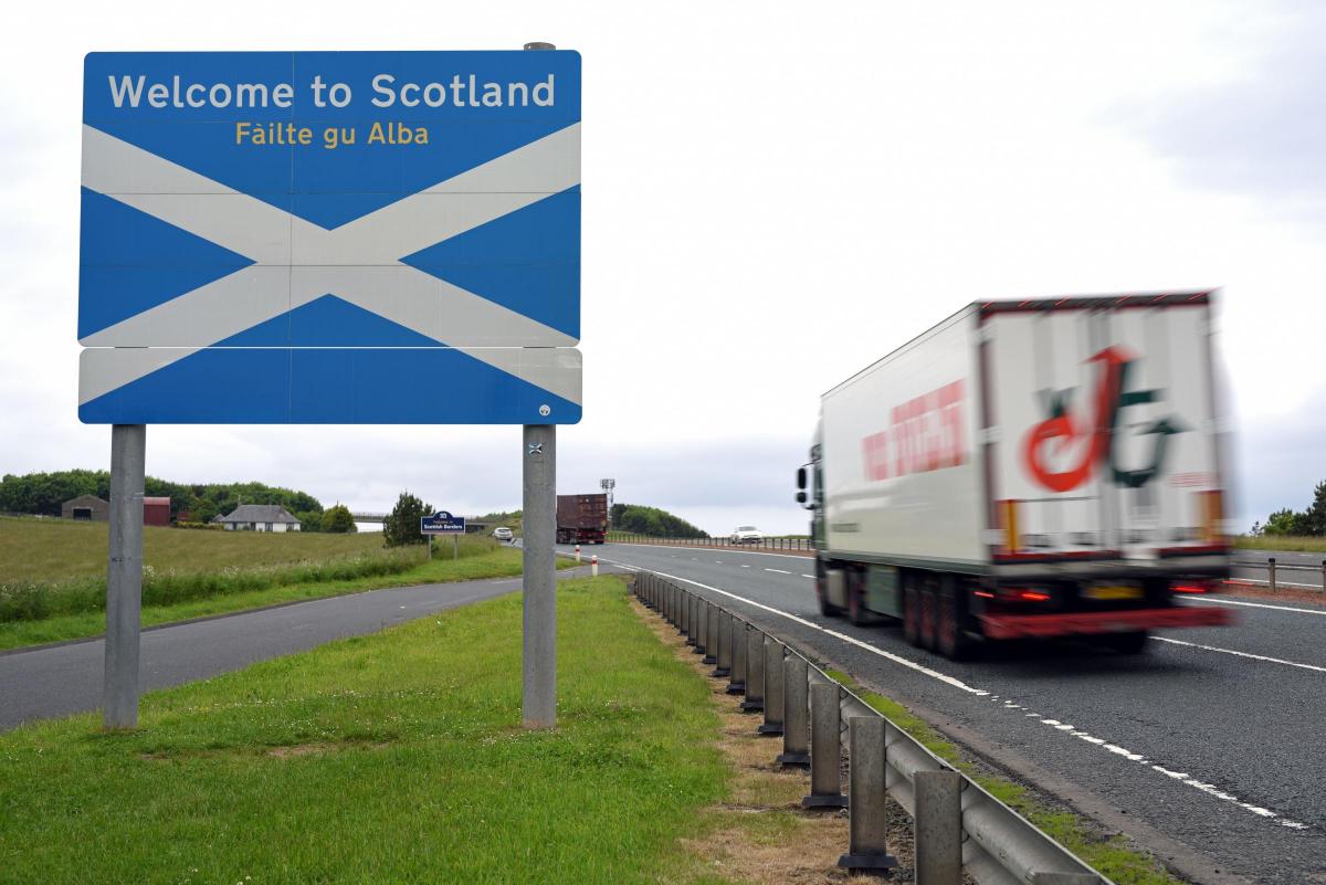 Immigration checks not required at border of independent Scotland, experts say