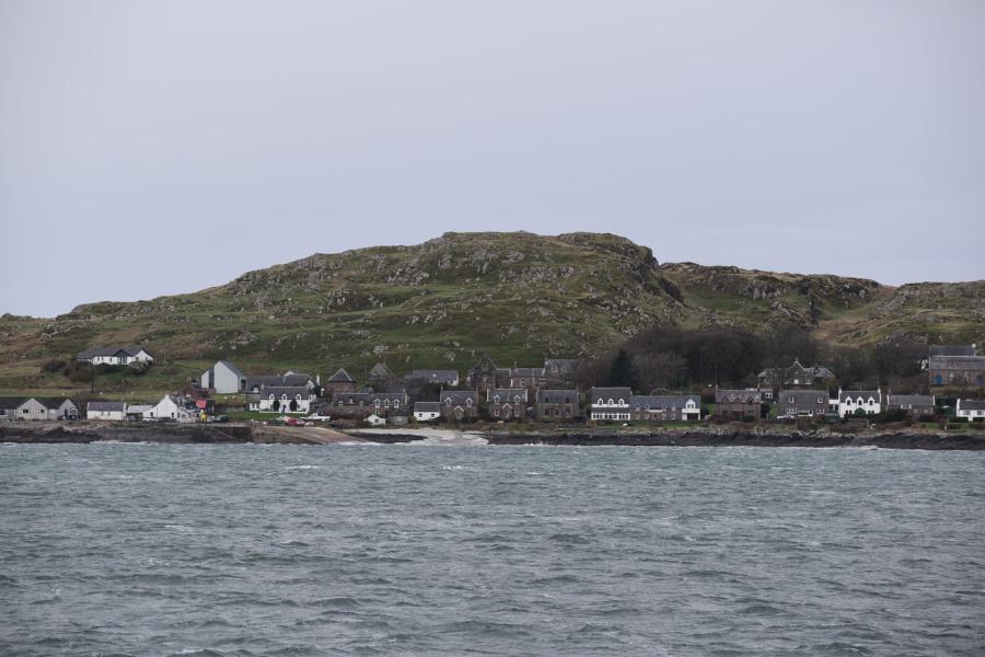 Isle of Iona locals win prize for 'UK-first' decarbonisation project