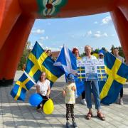 Eva Andersson and friends at the world's largest Dalecarlian horse in Avesta, Sweden