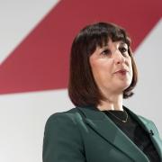 Shadow chancellor Rachel Reeves has said she will not reinstitute a cap on bankers' bonuses