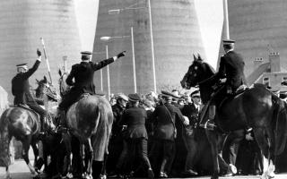 Police horses move in on pickets as coal lorries enter Ravenscraig