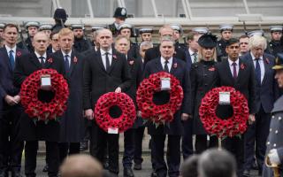 Stephen Flynn held a Scottish wreath on Remembrance Sunday and chose not to sing God Save the King