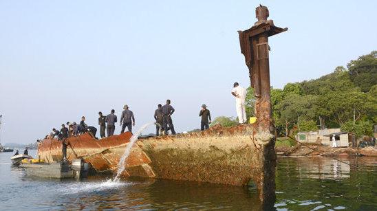 Members of the Sri Lankan navy salvaged the HMNS SS Sagaing, which was sunk during the Second World War after a Japanese bombing raid